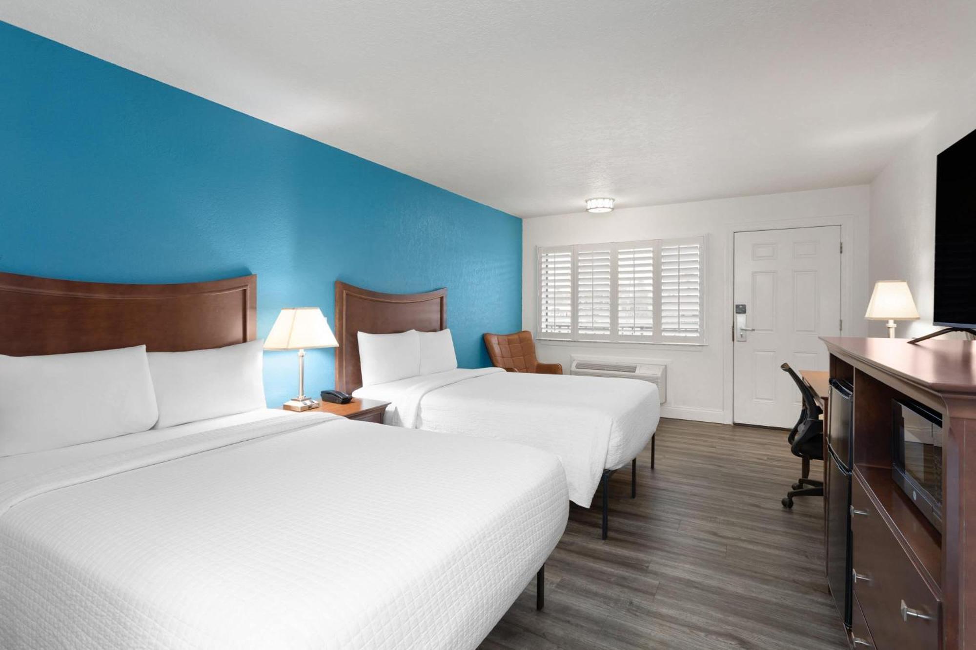 Double Room Two Double Beds Non-Smoking